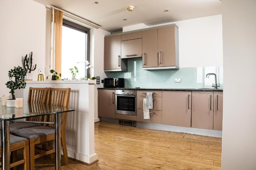 Modern 2 Bedroom Near Tower Bridge Free Parking Appartement *
